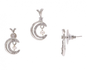 Buy Moon Shaped Pearls Pendant set at Krishnapearls