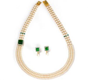 Buy Pearl Emerald Necklace Set at Krishnapearls