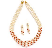 Red and White Short Pearl Necklace